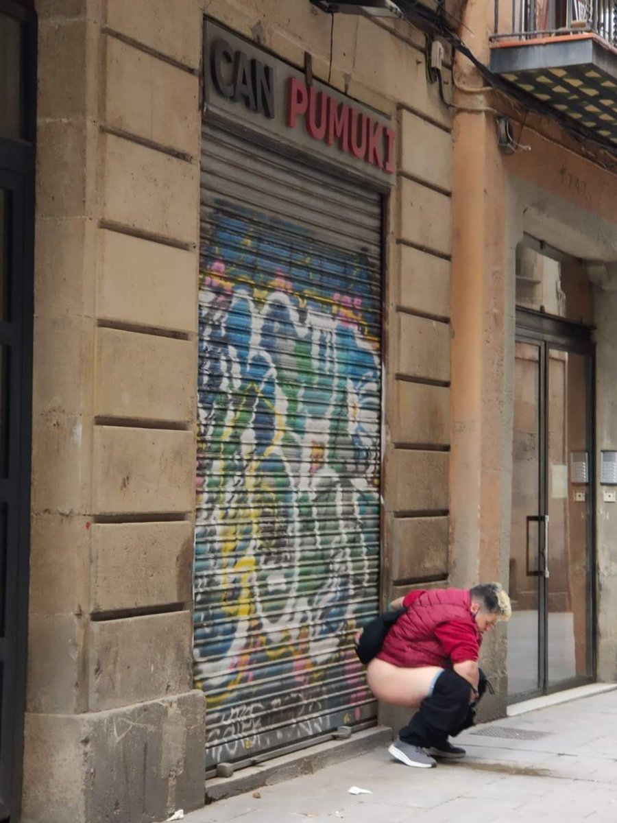 Calope01799313's tweet photo. La Barcelona de estos momentos no se parece para nada a la Barcelona que conocí en mi juventud esto es un desastre por donde vayas.
Y lleva dos legislaturas. Quienes han podido votar ruina económica social y política; así como vais suciedad y degradación de la sociedad catalana. https://t.co/D4PqBlTSbb