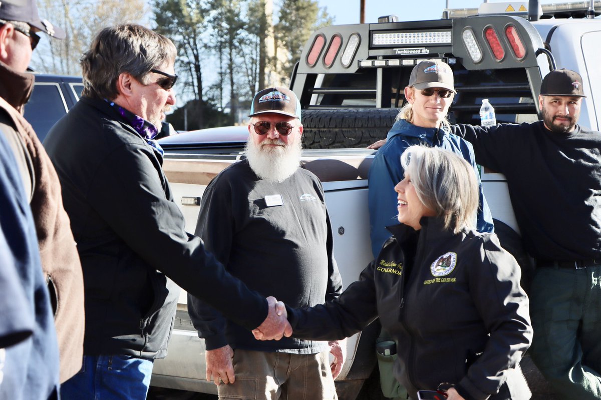 GovMLG's tweet photo. I was glad to have the chance to thank members of the cross-agency team working the Big Hole fire – so grateful for the incredible work of so many, including the Valencia Co. FD, Belen FD, Rio Communities FD, NM State Forestry, the US Forest Service, the BLM, and Valencia Co. SD. https://t.co/Q7lil5ZXT4