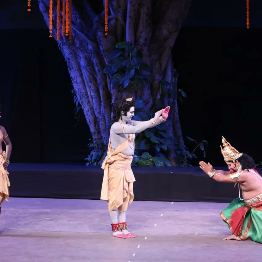 sangeetnatak's tweet photo. मूकाभिनय और कूचिपूड़ि देख प्रसन्न हुए दर्शक
संगीत नाटक अकादेमी रत्न सदस्यता और पुरस्कार (2018) द्वारा सम्मानित कलाकारों का संगीत, नृत्य और नाट्य प्रस्तुति उत्सव के आठवें दिन एक से बढ़कर एक प्रस्तुतियां हुईं।महान कलाकारों की प्रस्तुति देखने को दर्शकों की संख्या बढ़ती जा रही है। https://t.co/XDFiYWRpWo