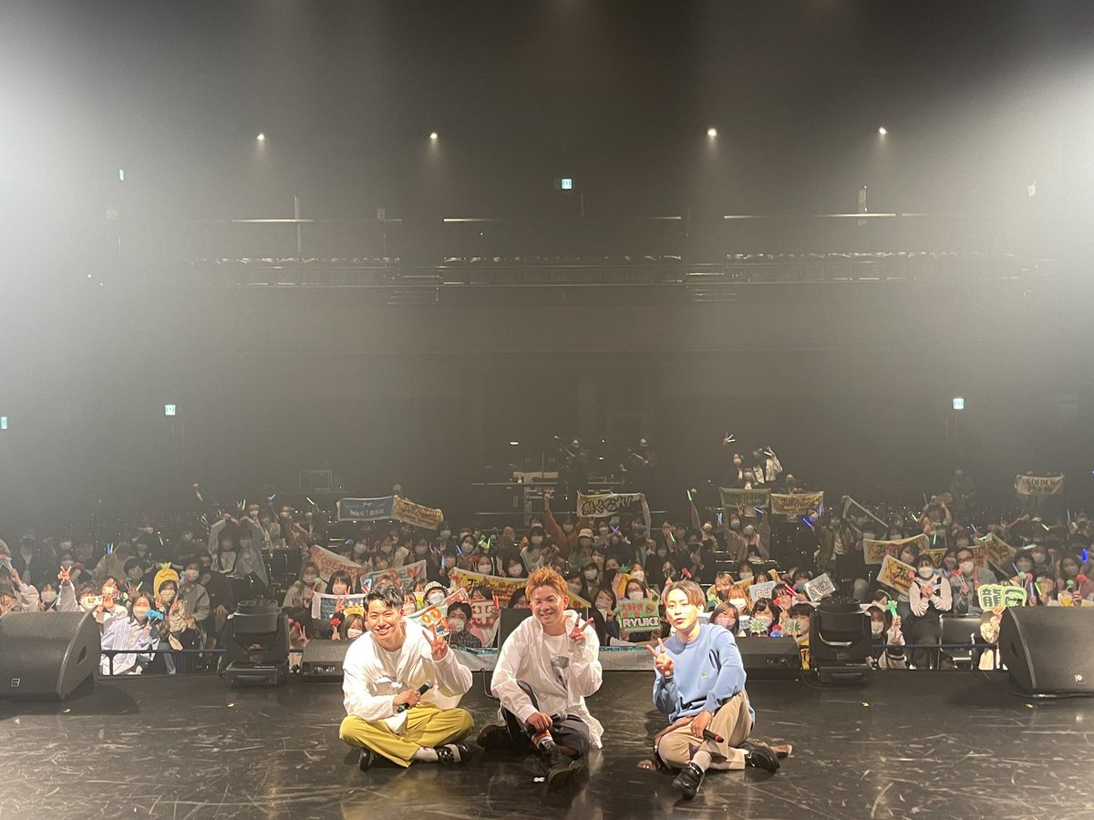goldenpine_dp's tweet photo. 同じ時代に生まれて
同じ場所で過ごして
すごいことだよね

伝えたいこの気持ち
うまく言えないけど

君に出逢えた奇跡
それだけでありがとう

🍍2015/11/15〜2022/4/16🍍

#ゴールデンパイン
#応援ありがとうございました https://t.co/yeLRwU0weD