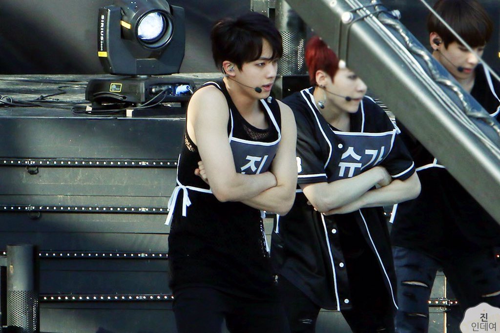 _Timeto_JIN's tweet photo. 140826 쇼 챔피언 리허설 석진

#JIN #진 #석진 #김석진 #방탄소년단 @BTS_twt https://t.co/9yLcWY5Vdd