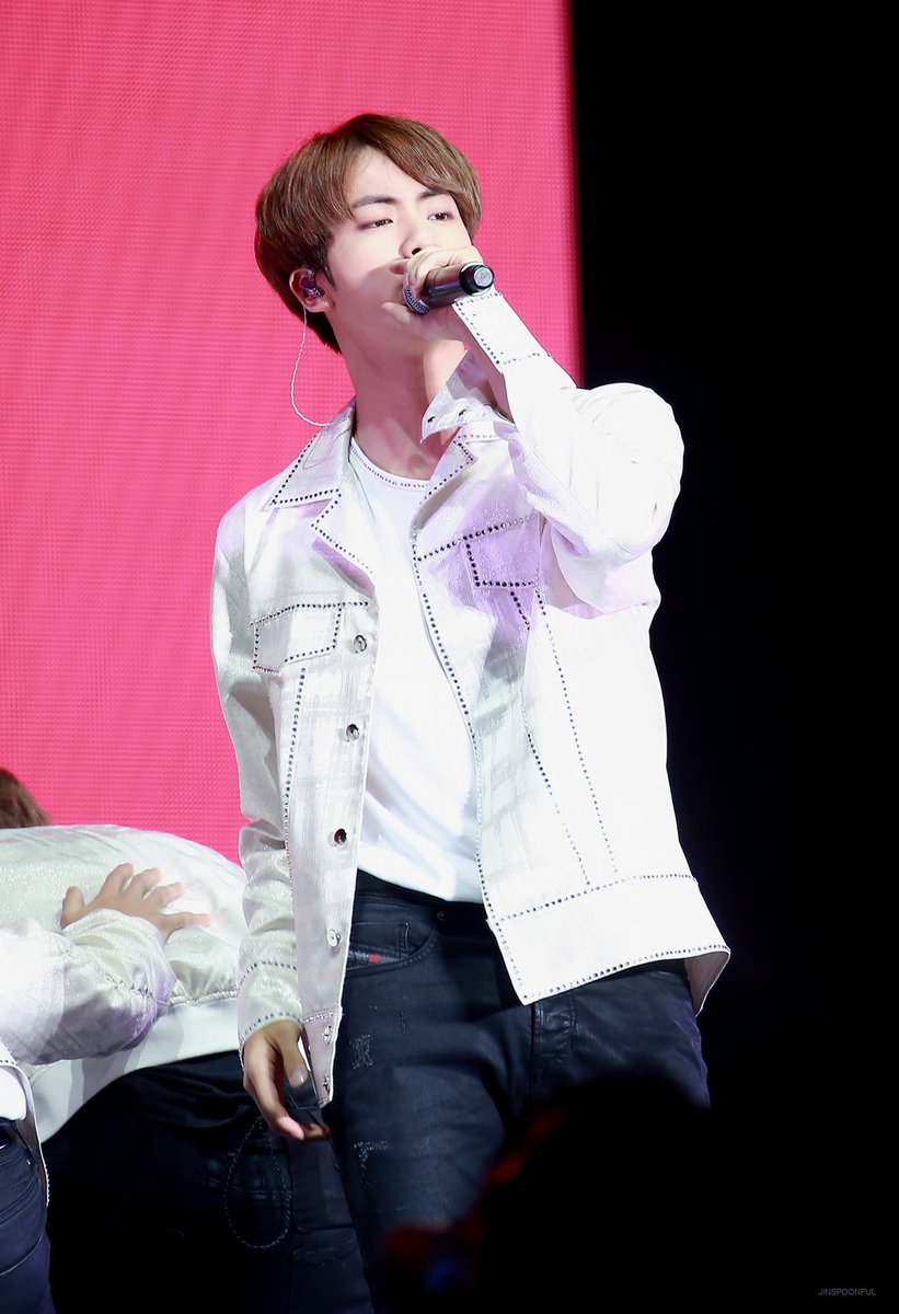 _Timeto_JIN's tweet photo. 170607 Wings Tour in Hiroshima 석진

 #JIN #진 #석진 #김석진 #방탄소년단 @BTS_twt https://t.co/HWElBaQrMU
