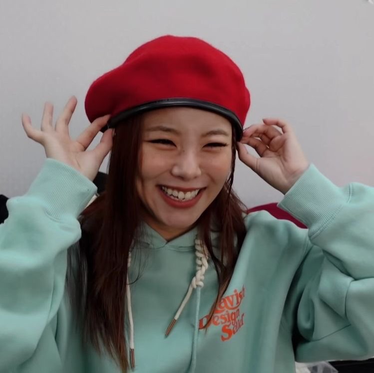 wheein pics tweet media