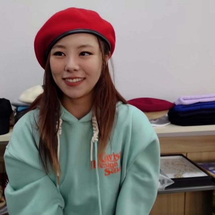 wheein pics tweet media