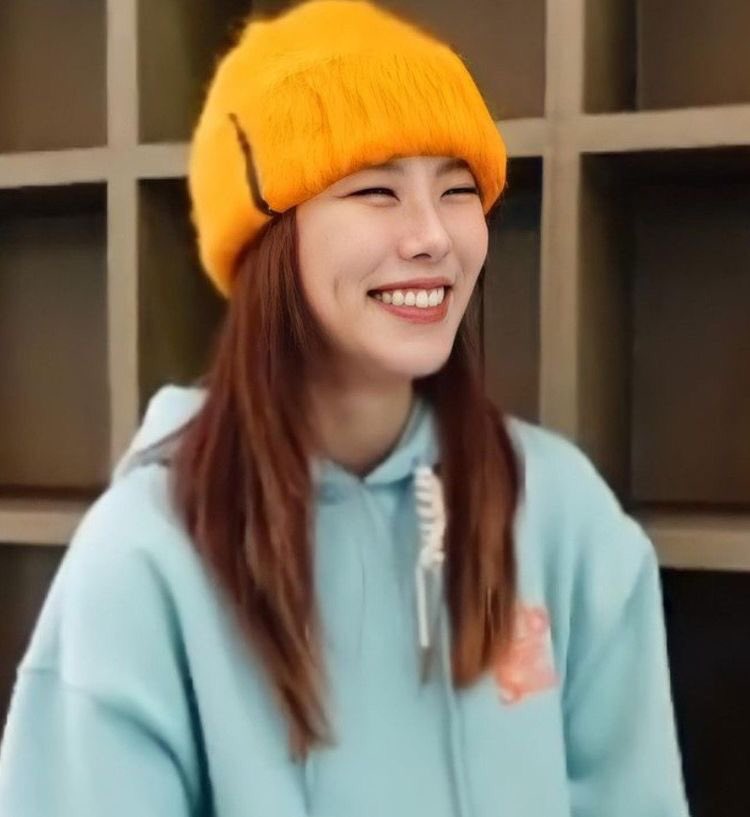wheein pics tweet media