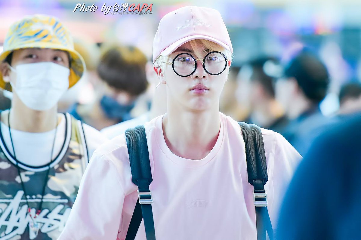 _Timeto_JIN's tweet photo. 160610 인천 공항 입국 석진

 #JIN #진 #석진 #김석진 #방탄소년단 @BTS_twt https://t.co/JOJtc6IfbC