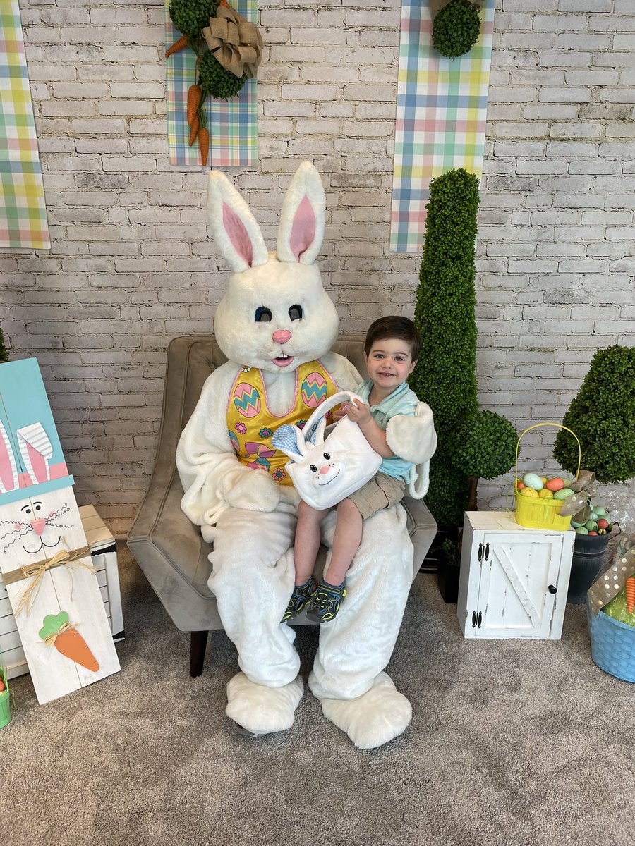 jemiller51's tweet photo. Easter bunny!

#pictureyourselfieVH #RTM https://t.co/i8h6uDba9p