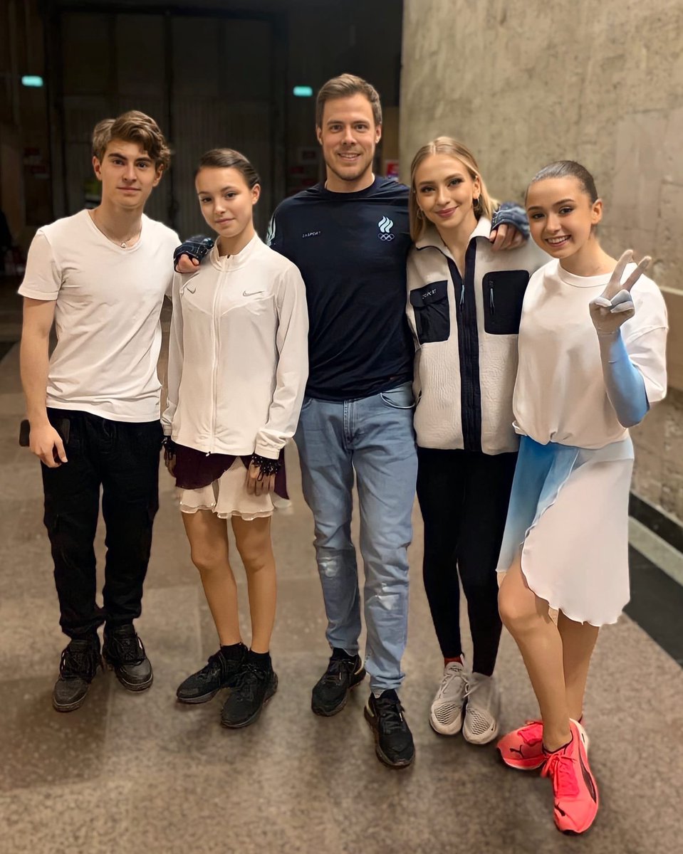 SSkatingGifts's tweet photo. Mark, Anna, Nikita, Victoria &amp; Kamila
🤗💝💐♥️💙🌹😍

#markkondratiuk
#kamilavalieva
#annascherbakova
#annasherbakova
#nikitakatsalapov
#victoriasinitsina
#figureskating 
#patinajeartistico 
#worldfigure 
#worldfigureskating
#teamtutberidze 
#eteritutberidze https://t.co/LK4kG383gN