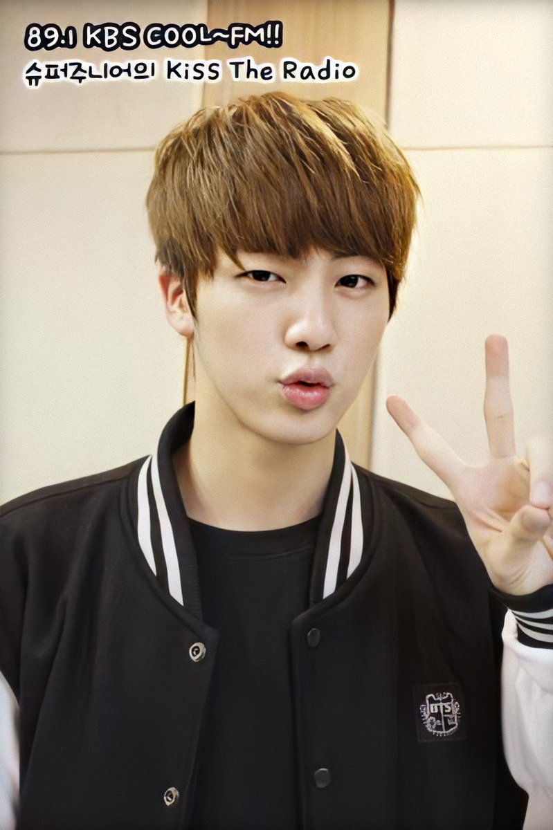 _Timeto_JIN's tweet photo. 131004 키스 더 라디오 석진

#JIN #진 #석진 #김석진 #방탄소년단 @BTS_twt https://t.co/P31JuTKmDH