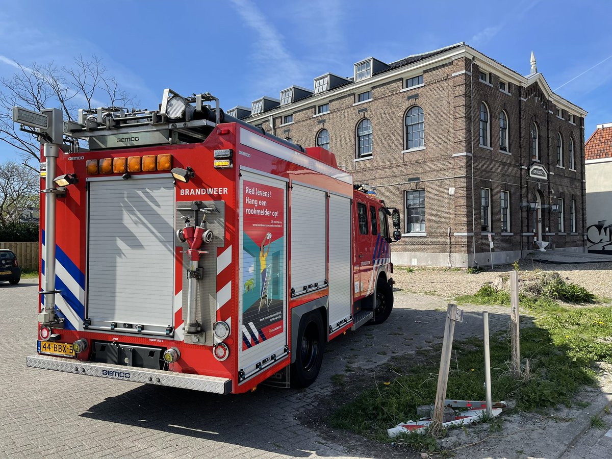 Roken is slecht voor je en voor onze zaterdagsrust.. roken onder de melder. Voor de brandweer niets te doen #beetjejammerdit #brandweer <a href="/GemZaanstad/">Gemeente Zaanstad</a> <a href="/BrandweerZW/">Brandweer Zaanstreek-Waterland</a> <a href="/VrZW/">Veiligheidsregio Zaanstreek-Waterland</a> <a href="/DeOrkaan/">De Orkaan</a>
