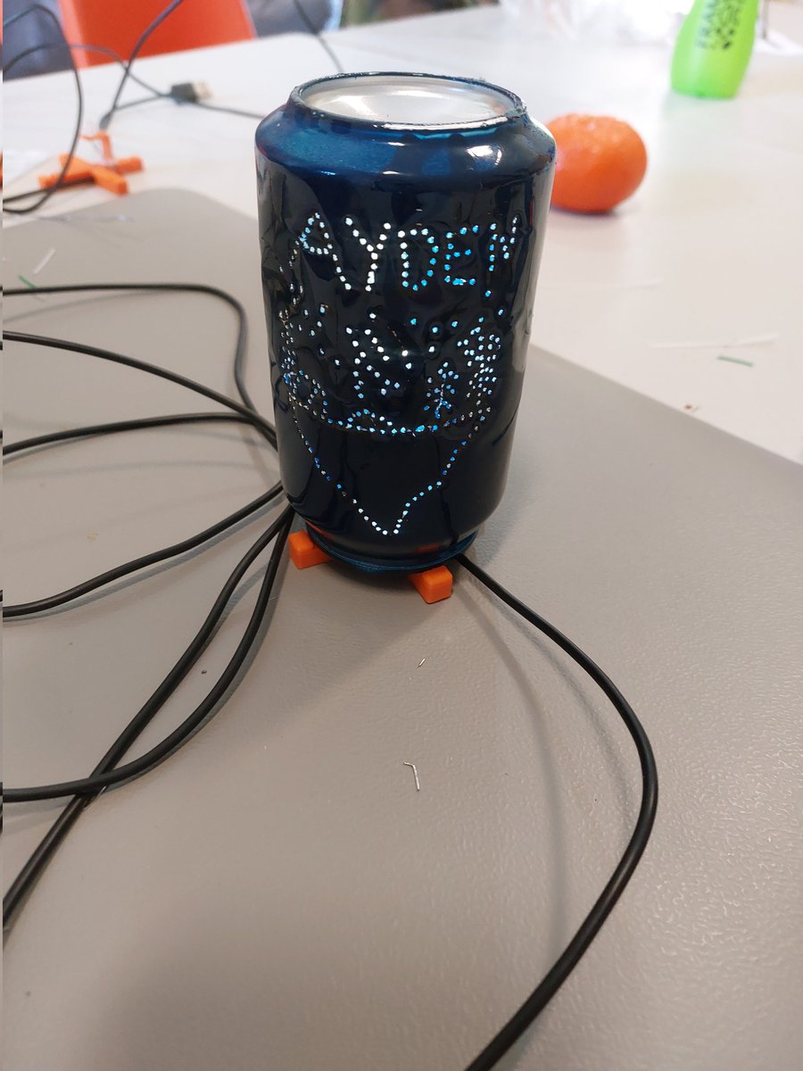 De eerste workshops zijn begonnen hier wordt een #frisdranklichtje gemaakt! #Hit2022