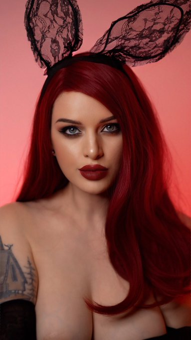 Let me fuck your brain with this eyes…

Btw. I’ll post more of this set on my OnlyFans tomorrow. ? https://t