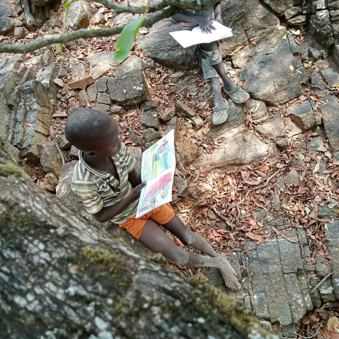 CMD_Africa1's tweet photo. A book can be enjoyed anywhere!
Our class setting was just perfect!
@WorldLiteracy These photos are inspiring! totally love themπππ
#Literacymatters
#SDG4
#Thelibrarymanyattaproject
#Thevillagenomad https://t.co/0GVGlZtu3O