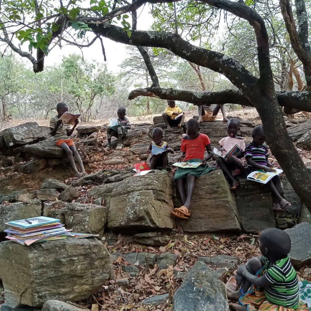 CMD_Africa1's tweet photo. A book can be enjoyed anywhere!
Our class setting was just perfect!
@WorldLiteracy These photos are inspiring! totally love themπππ
#Literacymatters
#SDG4
#Thelibrarymanyattaproject
#Thevillagenomad https://t.co/0GVGlZtu3O