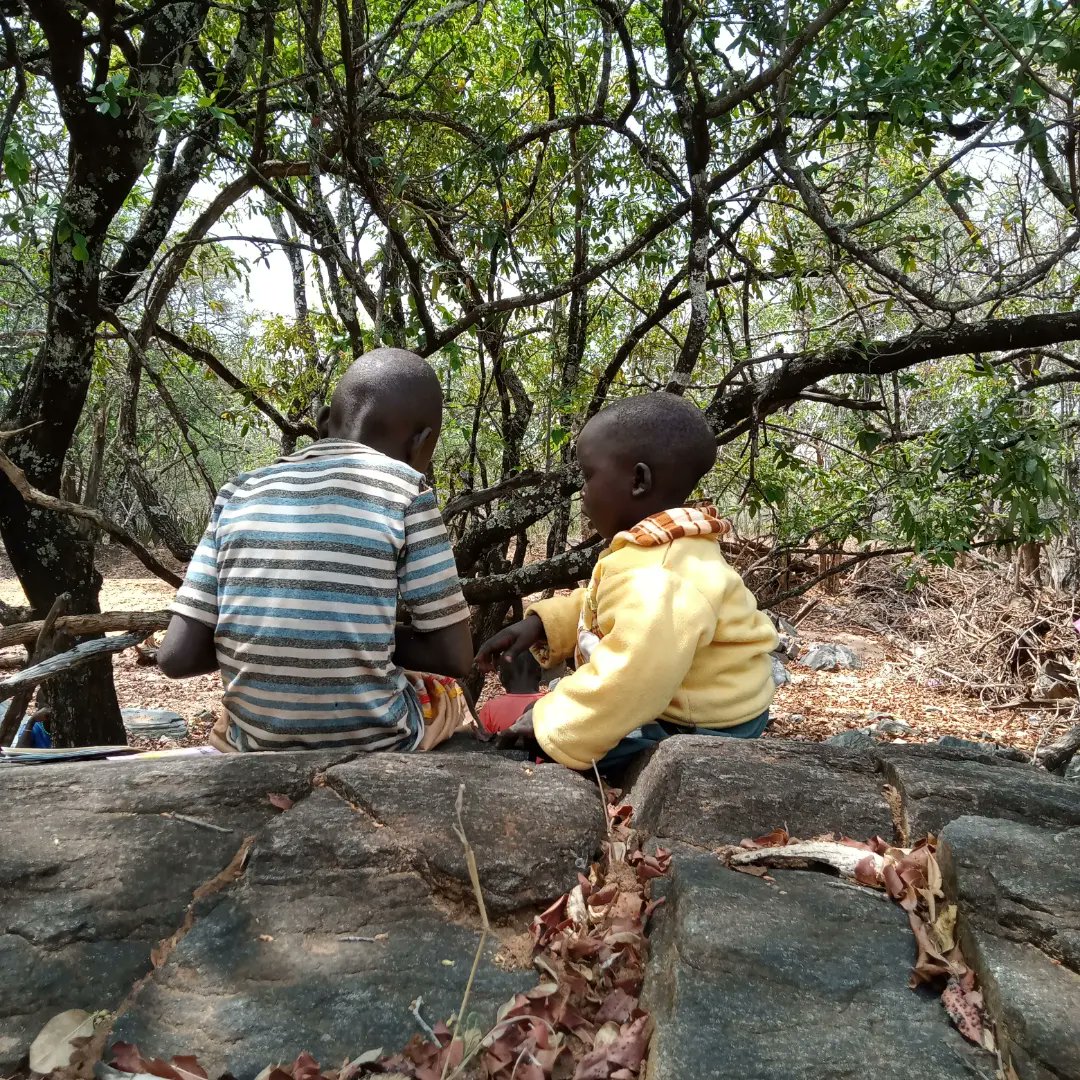 CMD_Africa1's tweet photo. A book can be enjoyed anywhere!
Our class setting was just perfect!
@WorldLiteracy These photos are inspiring! totally love themπππ
#Literacymatters
#SDG4
#Thelibrarymanyattaproject
#Thevillagenomad https://t.co/0GVGlZtu3O