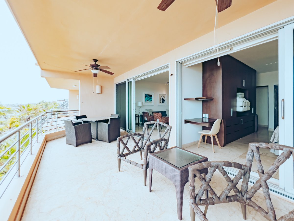 RivieraTop's tweet photo. #Oceanfront #ApartmentForSale in #PuertoAventuras 🌴 List Price: $550,000.00 USD | 2 Bedrooms - 2 1/2 Bathrooms.

Contact us: https://t.co/BFuJFN7Y3B https://t.co/e5hBNhpC6p