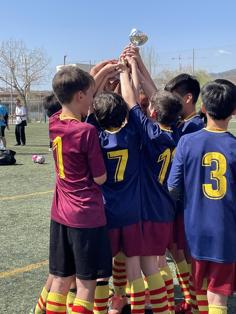 udgornal's tweet photo. 3r clasificado 🥉 @pbcinccopes 

Gran torneo de la Penya que ganó la final de consolación 

Muchas gracias por venir a nuestro torneo. Nos vemos en futuras ediciones 💙❤️💛⚽️👋 https://t.co/U45vuaWlDe