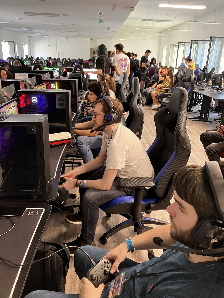 🦑 #Fullwipe 🐙

Huitième match commenté en direct de Fullwipe qui oppose EL = MC-TE contre Splat Diamond 🦑

🔴 twitch.tv/esportbrostv 
🔴 youtu.be/us0oCE8VrY4
