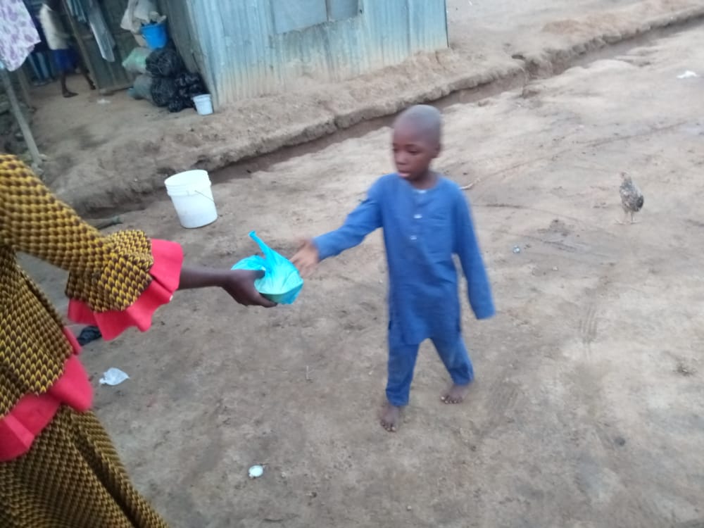 ibi_Babainna's tweet photo. We are half way into Ramadan and you can still be part of this Ramadan feeding programme. For further details call the number on the flier or check our social media handles for additional details.
May the Almighty make it easy for us all, God Bless everyone🙏🙏
#foundationibi https://t.co/YuUcHOy4T5