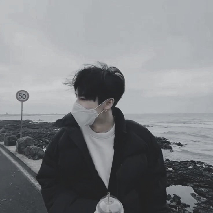 bunga

#xiaodery filo au

sabi nila mahirap daw magmahal ng taong galing sa long term relationship, hindi naman nila sinabi mas mahirap pala magmahal ng taong durog, ubos, kahit hindi naman naging kanya yung pinaglaanan niya ng halos buong buhay niya. may binhi, magbubunga ba?