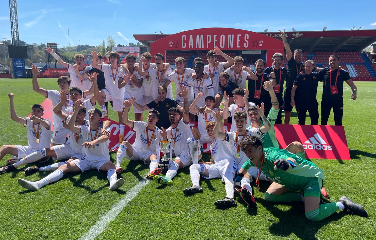 ¡Un equipo campeón! Felicidades a todos, <a href="/lafabricacrm/">Cantera Real Madrid</a>.

Gran torneo de los jugadores. A disfrutar de estas horas y a por más.

Enhorabuena también a @RCDEFutbolBase por vuestra gran Copa.

#LaFábrica