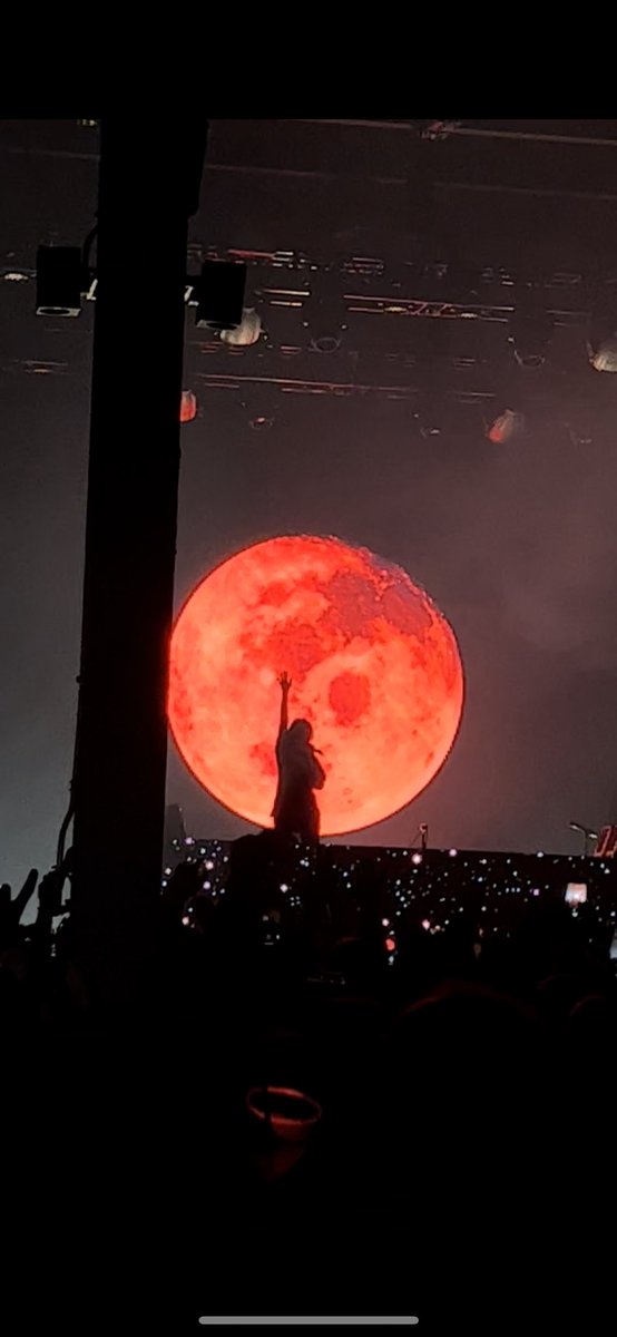 mariadeann's tweet photo. @awonderland finally got to see your show last night and I'm pretty sure my soul left my body. Unbelievable, thank you 💜 https://t.co/EIOCJA67Tl