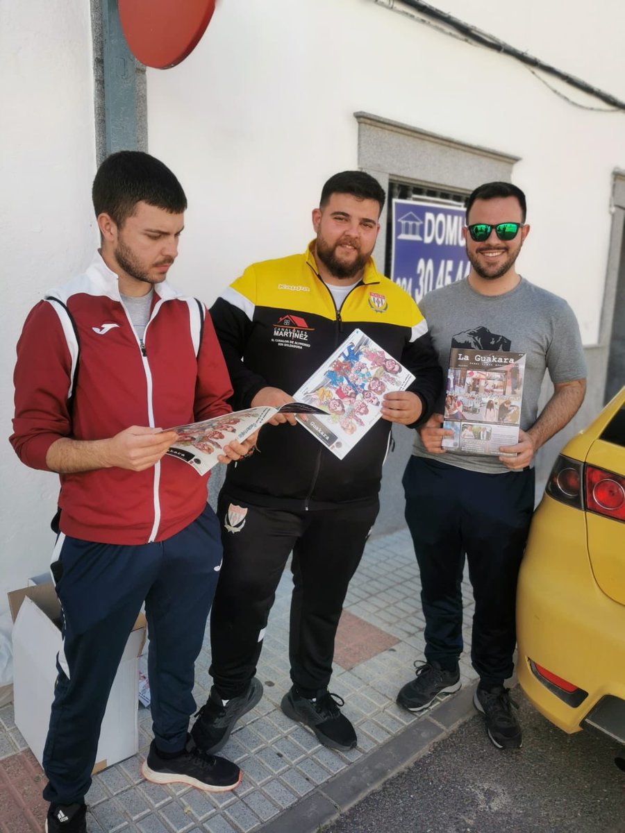 La_Guakara's tweet photo. 👏🏻Muchas gracias a tod@s.
👉🏻¿Te has quedado sin ella? Ya están en los puntos de distribución locales: 
- Panadería La Tahona
- El Comercio 
- La Farmacia 
En los próximos días os iremos colgando momentos inéditos y más info de premios.
#vuelvelaguakara
#esparragalejo
#laguakara48 https://t.co/T59k4zOFGi