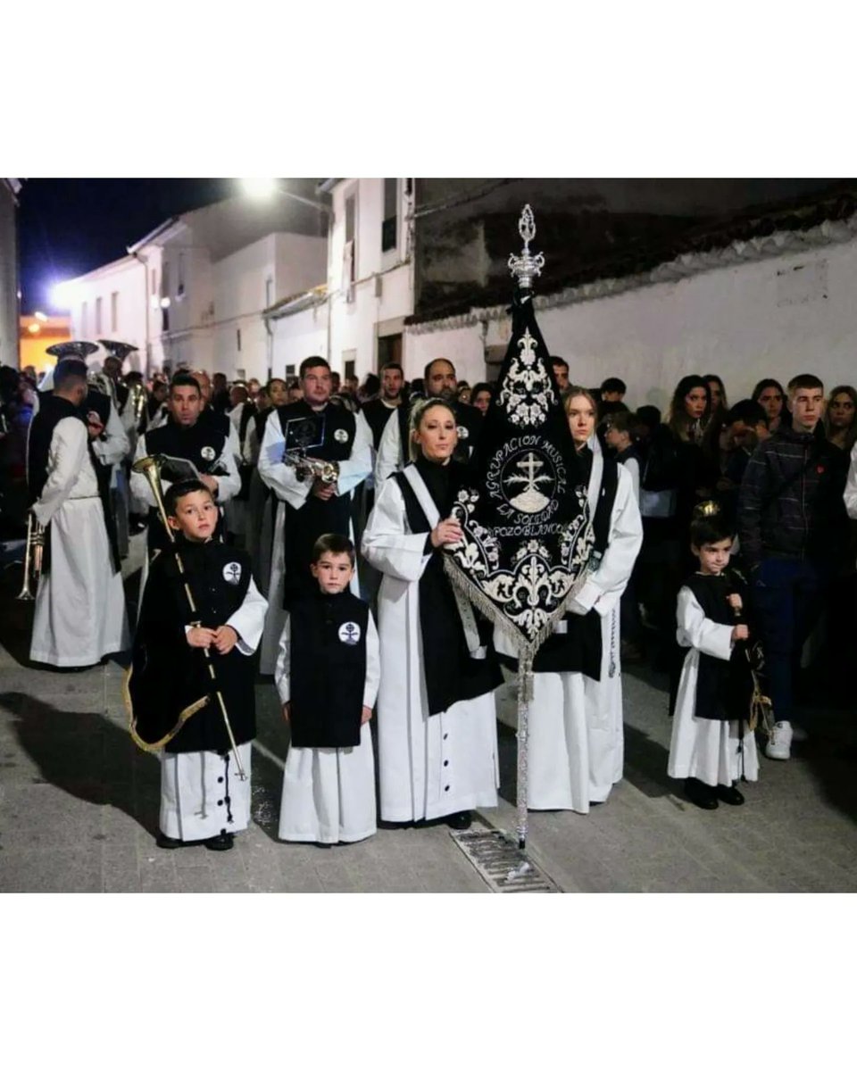 Am_lasoledad's tweet photo. ⚫⚪ Todas las adversidades y esfuerzos del camino adquieren sentido cuando llega un nuevo 𝙑𝙄𝙀𝙍𝙉𝙀𝙎 𝙎𝘼𝙉𝙏𝙊 soledano para acompañarte, Madre...
https://t.co/QAmZDqjL7R

📷: @turismopozoblan https://t.co/74yQ6wJDJ1