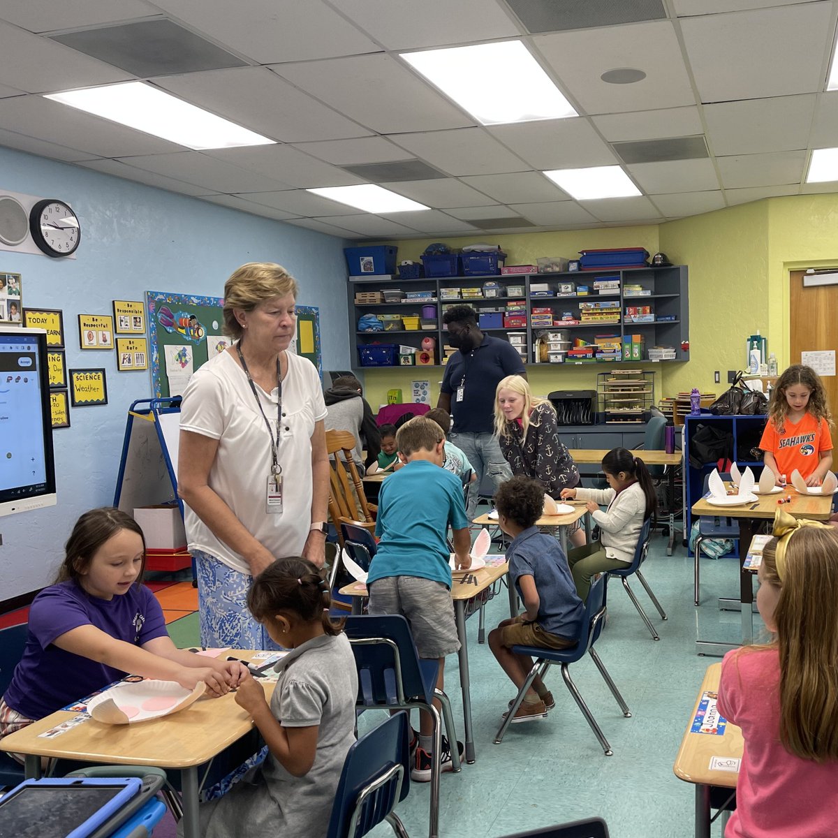 PattieHart252's tweet photo. Another successful day with Peers as Partners. Mrs. Mitchell's 3rd grade students were amazing role models and helpers for our class. #EverybodyLearns
@PrincipalLCE @MitchHoffman_AP https://t.co/oloui3DYtT