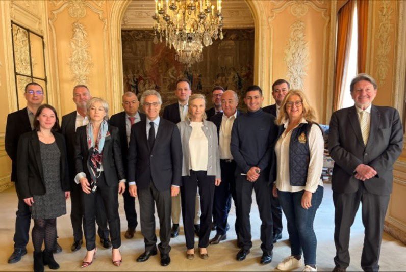 Gilcollin2's tweet photo. Très heureux de faire partie de la Commission Économie et Financement de la CCI Île de France https://t.co/l01GBPgn9s