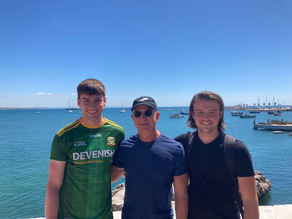 IrishEcom's tweet photo. Still trying to compute the chances of meeting @JeffBezos at a random viewpoint and having a conversation with him

And the next day him publicly replying to my tweet

Madness https://t.co/JWT10xjPwm