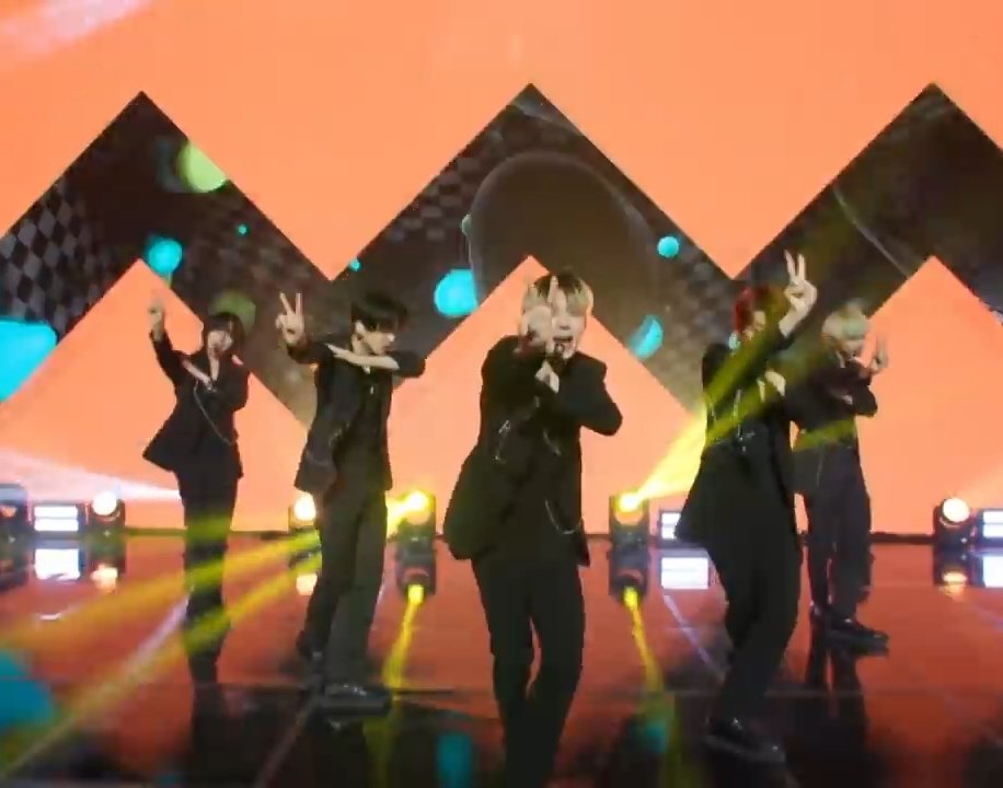 meirimaru's tweet photo. WAIT HOLD ON. WHAT IF THIS IS IT
#TOMORROW_X_TOGETHER #ENDTXT #HateTXT #MessTXT https://t.co/LhTRkhuRLQ