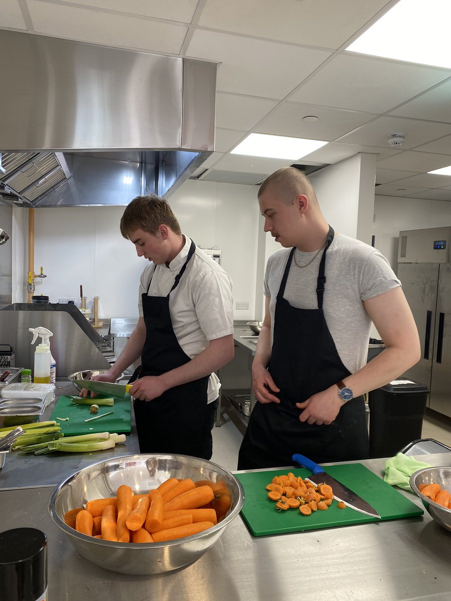 Another Saturday with Sam absolutely smashing it in the kitchen! Think we have another chef in the making 🧑‍🍳 🔪 Make sure to pop in this Easter and try our amazing specials and meet some of our new crew, they would love to meet you all! #Chef #easter #cafe #london