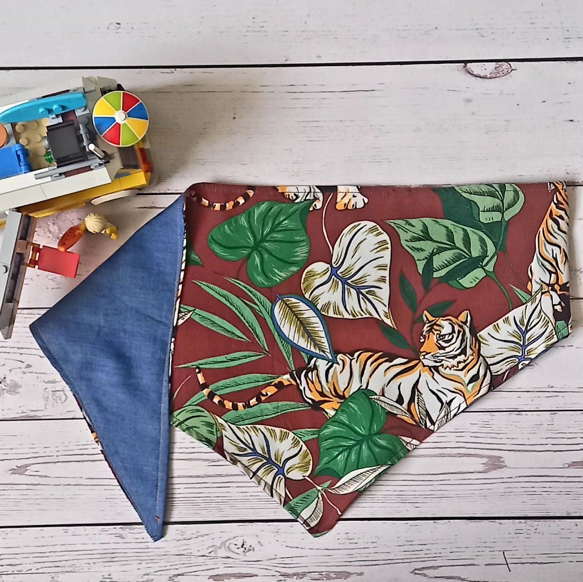 BrackenAndPaws's tweet photo. With our typical British delight at some sunshine 🌞, the hounds have been nakey 🙈 I ran up a quick bandanna for Annie yesterday from  a rayon remnant in my stash. These are also in the shop now 🌿🐾 https://t.co/jF8Zy85n8g