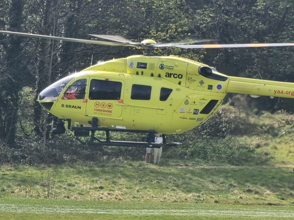 pso_kt's tweet photo. #yorkshireairambulance @YAA_HEMS today #upperthorpe #Sheffield #ponderosa https://t.co/75oI4EOQWd