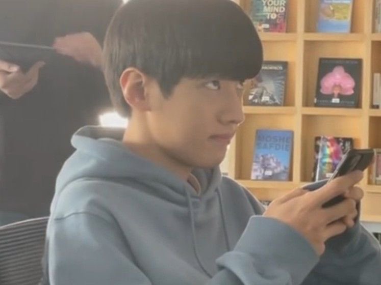 jaechansolo's tweet photo. jaechan not so amused face https://t.co/oICbZ9qt79