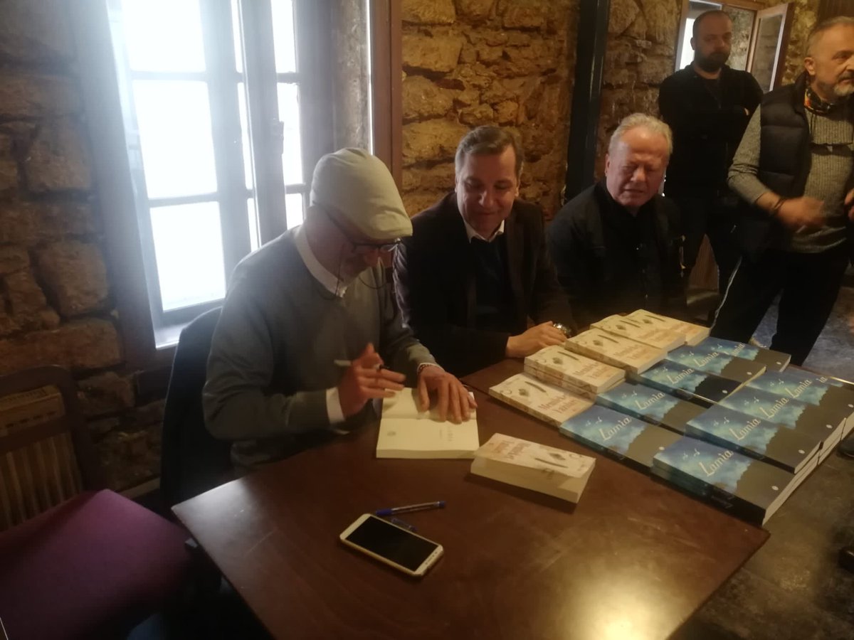 ozgurceylanchp's tweet image. #Çanakkale Merkez İlçe Başkanımız Süleyman Erte, il yöneticimiz Ali Rıza Belkit  ve ilçe yöneticilerimizle birlikte yazarlarımız Çiğdem Çimen ve Hamza Yıldız’ın imza gününü ve Halkın Bakkalını ziyaret ettik, #TÜKODER’in basın açıklamasına katıldık