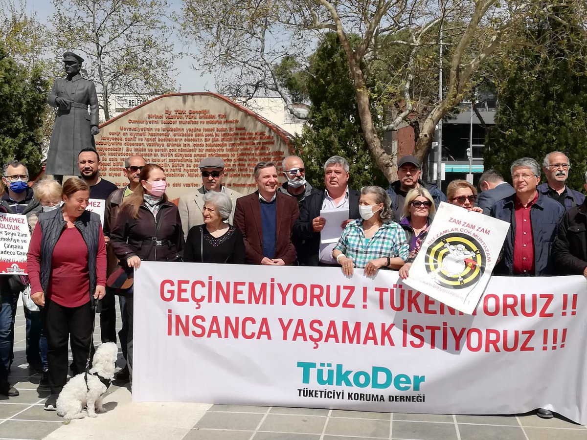 ozgurceylanchp's tweet image. #Çanakkale Merkez İlçe Başkanımız Süleyman Erte, il yöneticimiz Ali Rıza Belkit  ve ilçe yöneticilerimizle birlikte yazarlarımız Çiğdem Çimen ve Hamza Yıldız’ın imza gününü ve Halkın Bakkalını ziyaret ettik, #TÜKODER’in basın açıklamasına katıldık