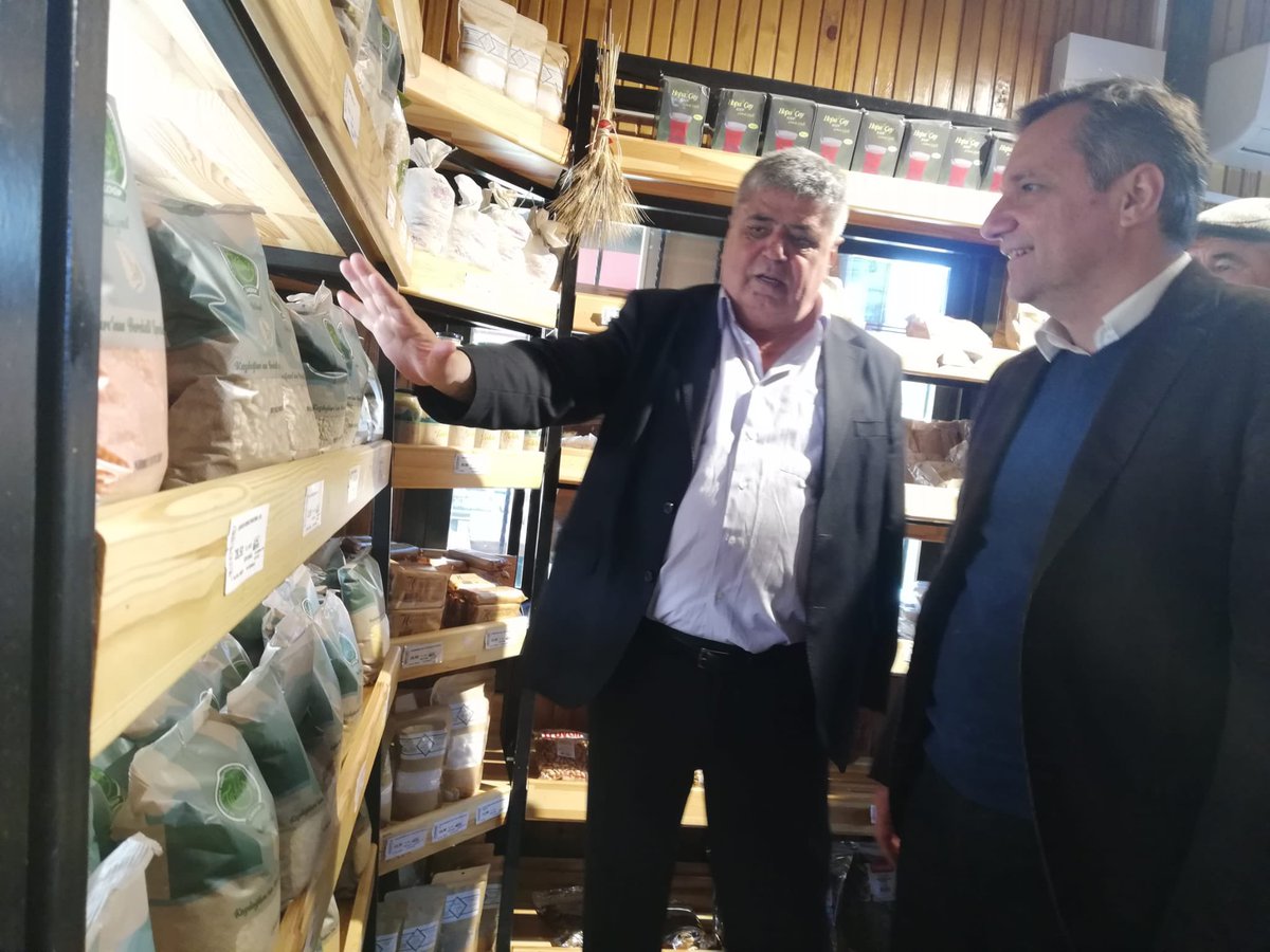 ozgurceylanchp's tweet image. #Çanakkale Merkez İlçe Başkanımız Süleyman Erte, il yöneticimiz Ali Rıza Belkit  ve ilçe yöneticilerimizle birlikte yazarlarımız Çiğdem Çimen ve Hamza Yıldız’ın imza gününü ve Halkın Bakkalını ziyaret ettik, #TÜKODER’in basın açıklamasına katıldık