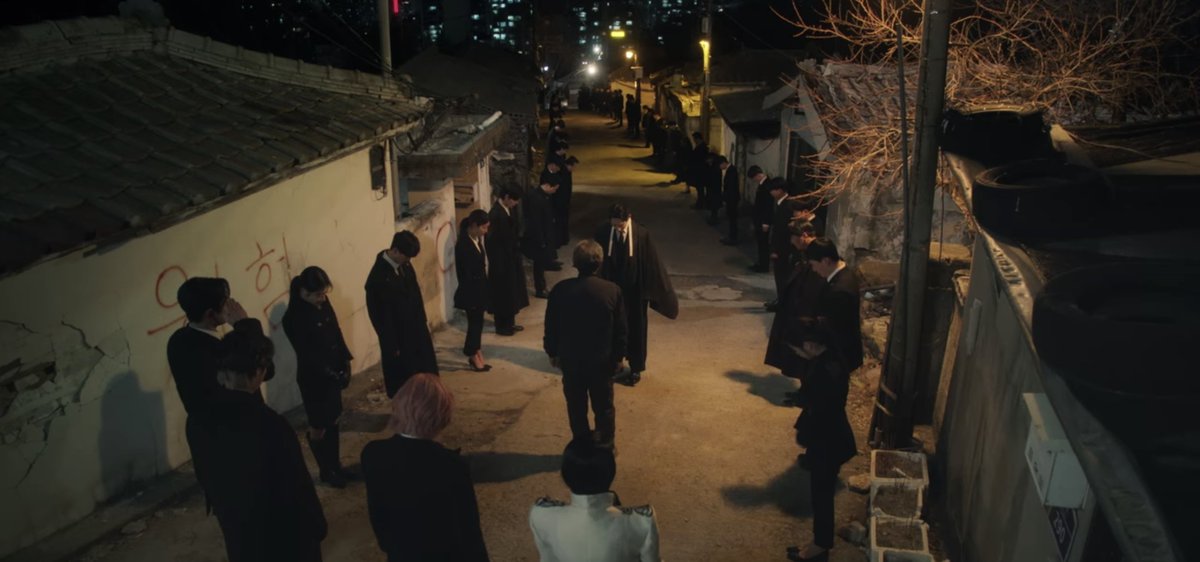 4sonee's tweet photo. the entire escort team came to pay their respects to lee young chun for serving his time in the Korean war and having to live with the psychological impact for the rest of his life, as he never got the respect that he deserved 

#Tomorrow 
#TomorrowEp6 https://t.co/7qodfOuTs3