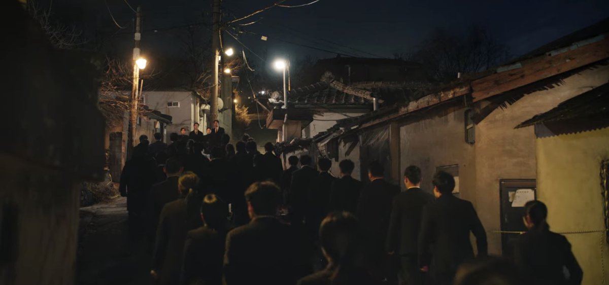 4sonee's tweet photo. the entire escort team came to pay their respects to lee young chun for serving his time in the Korean war and having to live with the psychological impact for the rest of his life, as he never got the respect that he deserved 

#Tomorrow 
#TomorrowEp6 https://t.co/7qodfOuTs3