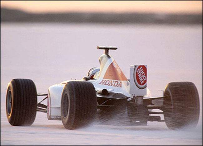 BoxInThisLap's tweet photo. DATO: Bar-Honda de 2005 es el #F1 que más rápido ha rodado en la historia logrando una velocidad máxima de 413km/h

Para lograr esta marca fue necesario eliminar el aleron trasero y subir la potencia del motor a su máximo con lo que su V10 genebraba 965Cv https://t.co/wsxhI3tWvz