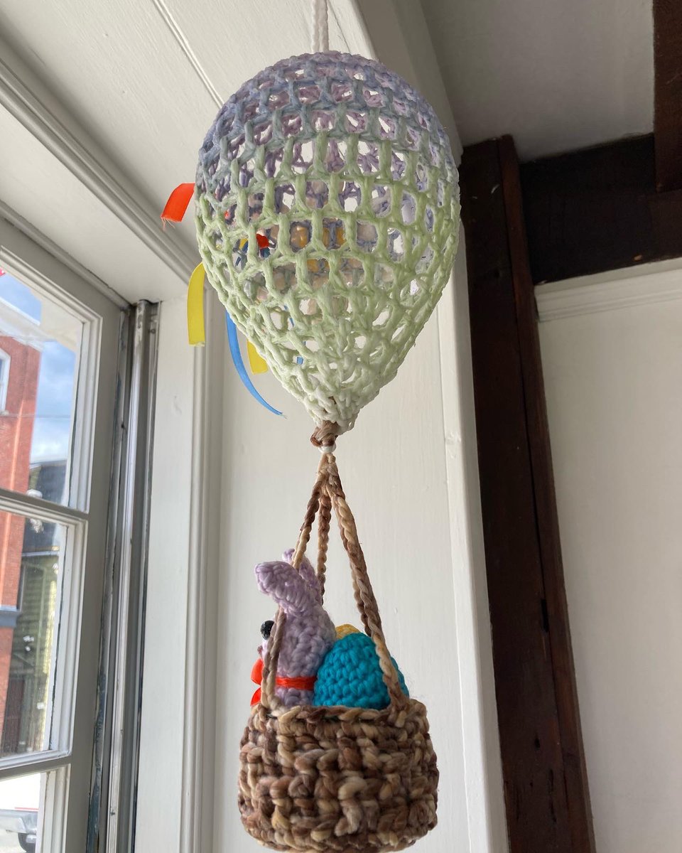 If you’re in Salem this weekend, hop on down to the gallery and shop! We’re open today and tomorrow 12:00-6:00 pm. See you there! #salemmassachusetts #salemartsassociation #salemarts