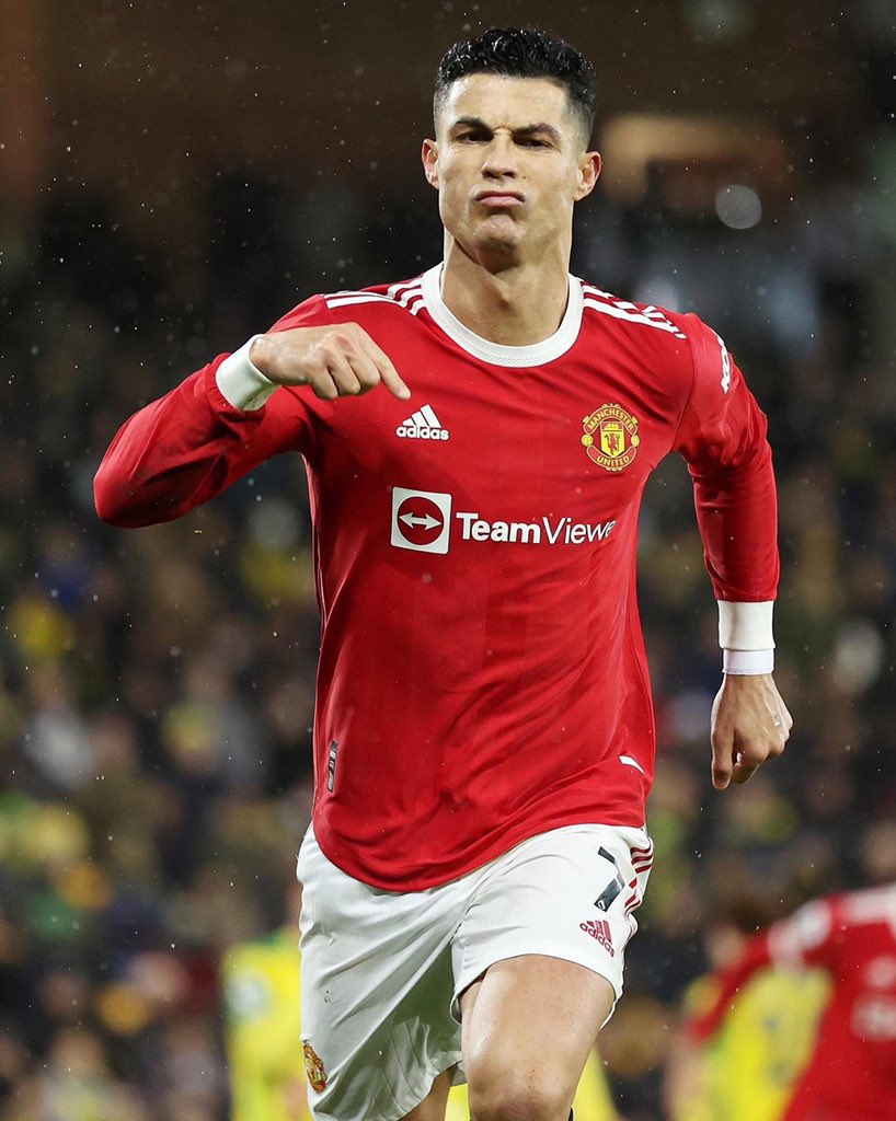Castro1021's tweet photo. 37 years old. Premier League. Hattrick.

Cristiano Ronaldo.

My daddy. https://t.co/GIDFCrsvX9
