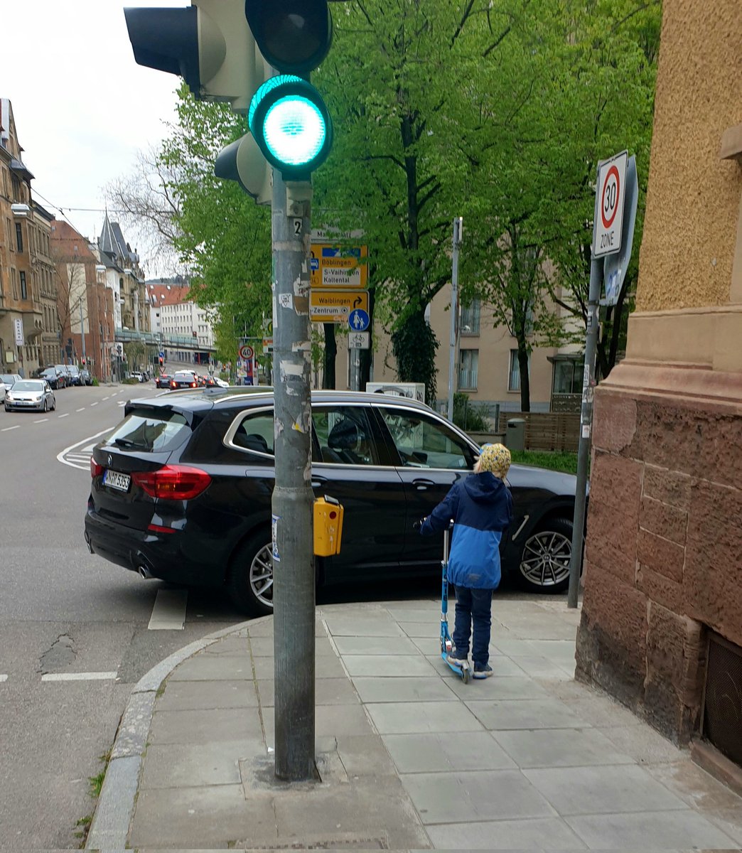 Liebe Stadt Stuttgart,

ist das noch #RadNimmtRuecksicht oder doch schon #StuttgartParktFair? 🤔

Es grüßen Ihre von Ihnen im Stich gelassenen Kinder.