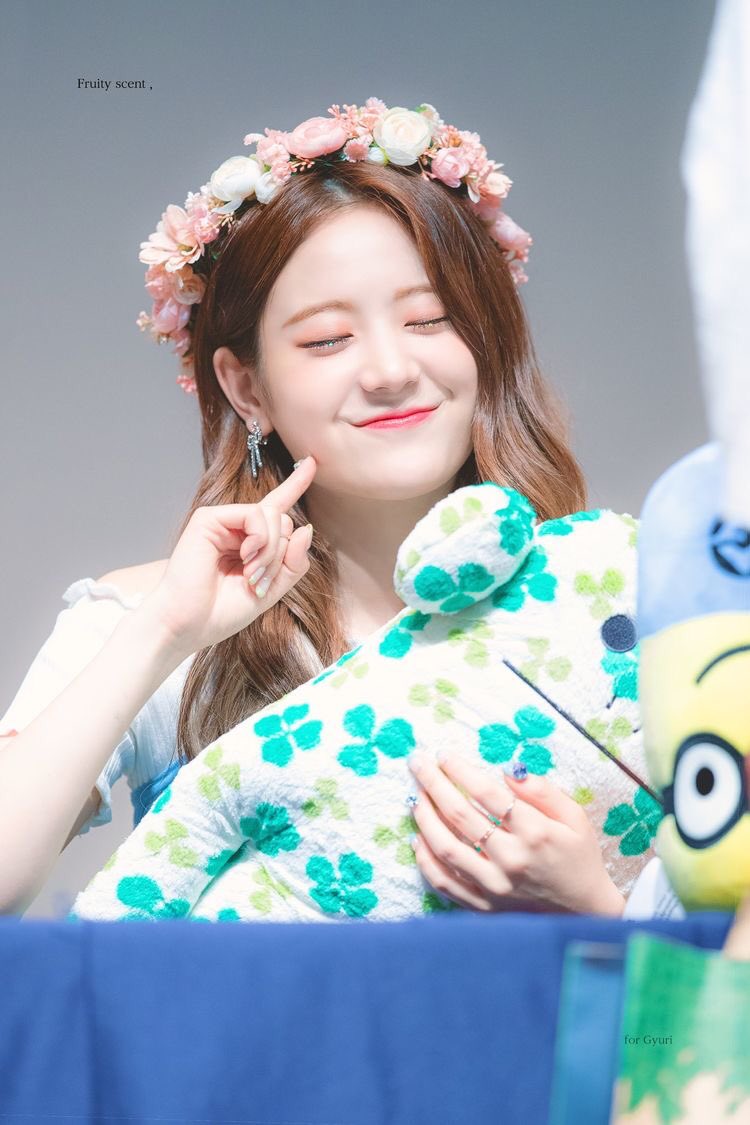 gyurithinker's tweet photo. mochi cheeks 🥺 https://t.co/3V6Rr1qZq5