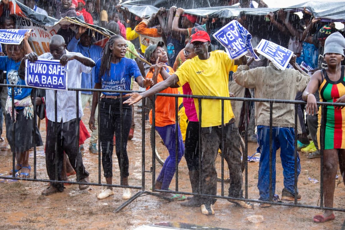 EtalePhilip's tweet photo. Even the downpour could not stop the good people of Kiminini from listening to the 5th… #BabaItIs https://t.co/e0eDsk9dmZ