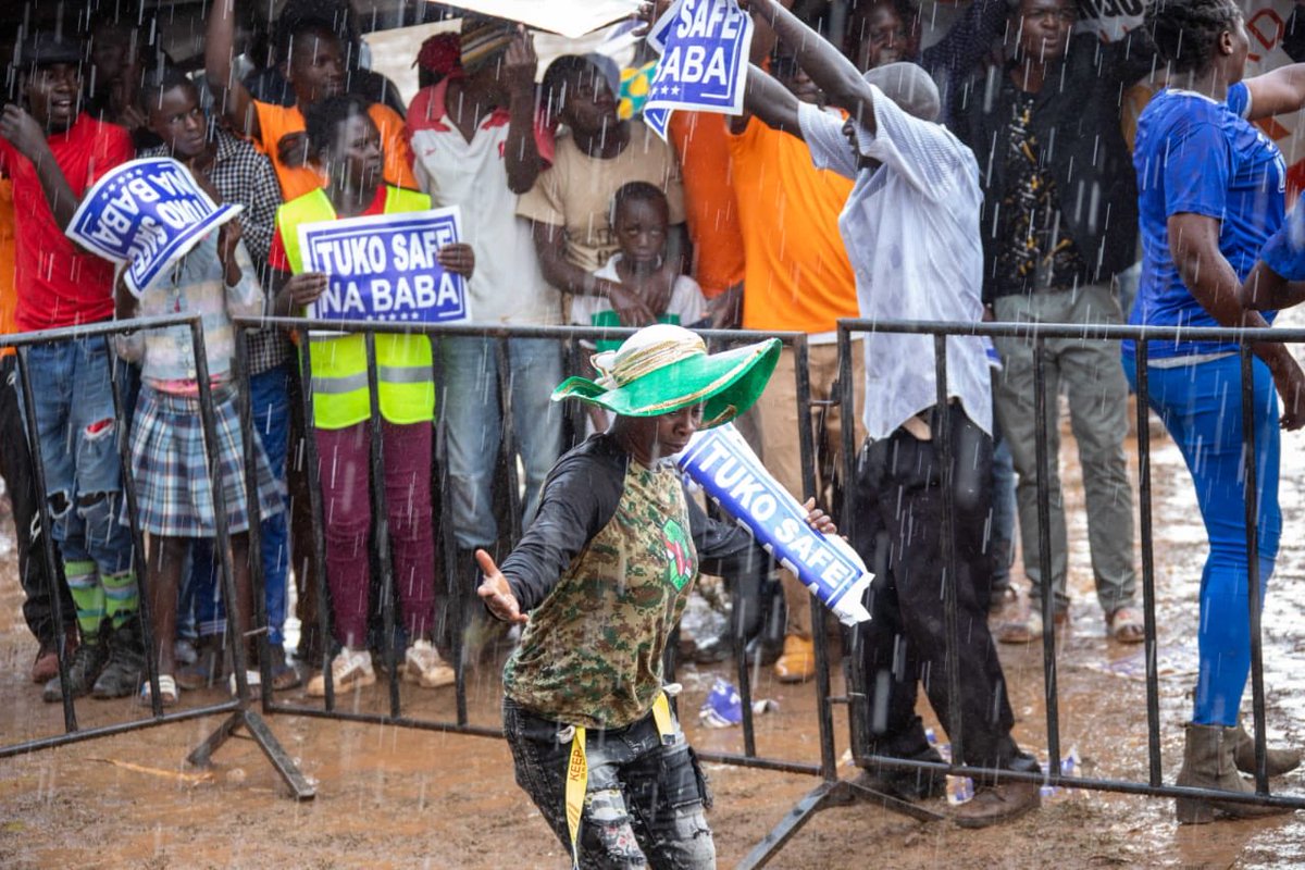 EtalePhilip's tweet photo. Even the downpour could not stop the good people of Kiminini from listening to the 5th… #BabaItIs https://t.co/e0eDsk9dmZ