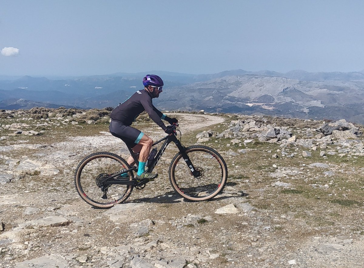 Sierra de las Nieves,,,pto Los Pilones.. impresionante..