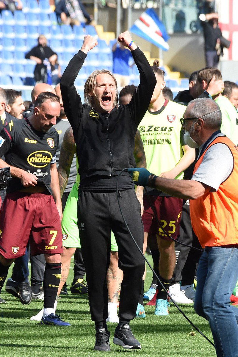 CMercatoNews's tweet photo. ‼️Questa squadra, questo allenatore, non mollano NIENTE. Per la #Salernitana arrendersi non è una possibilità😠 Rispetto per mister Davide #Nicola👏
#SampdoriaSalernitana #SAMSAL https://t.co/r5eQSUXruK